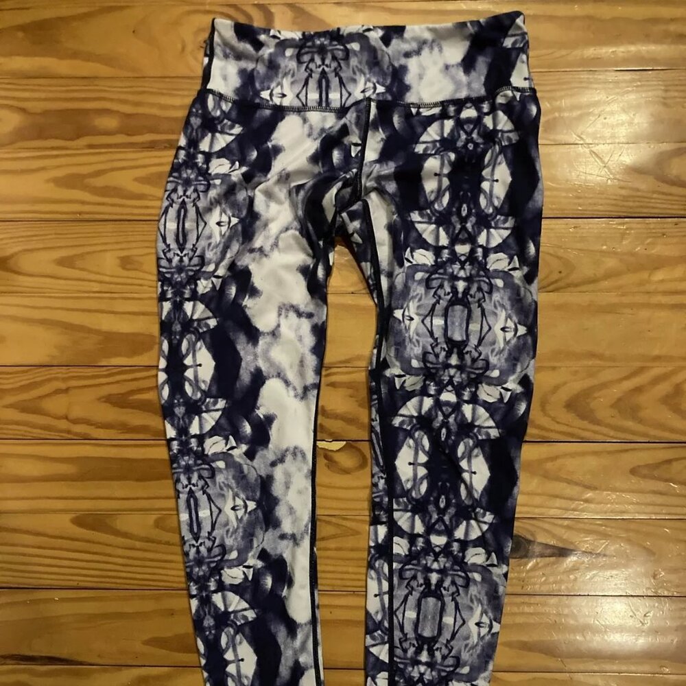 Lululemon Size 8 Tie Dye Low Rise Leggings Dark Blue/purple
